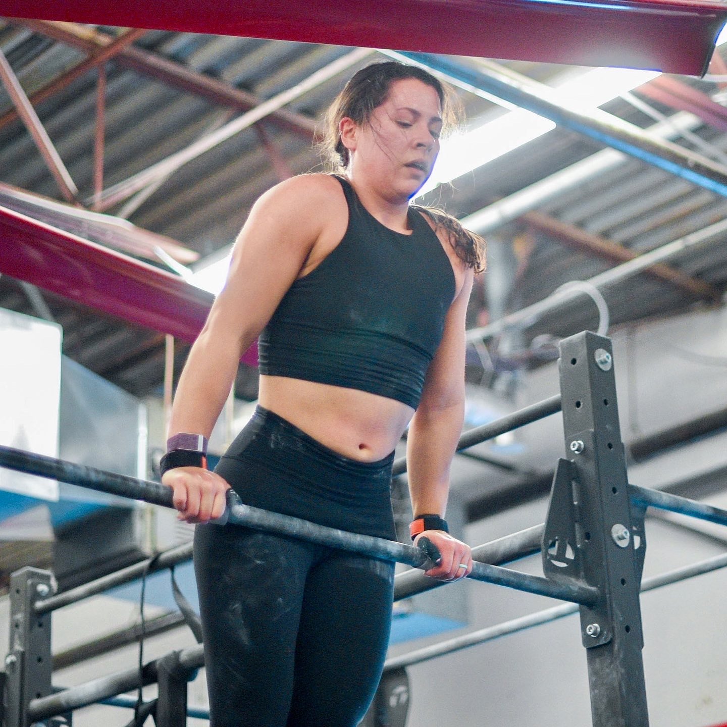 Women doing bar muscle up at CrossFit SISU Plymouth